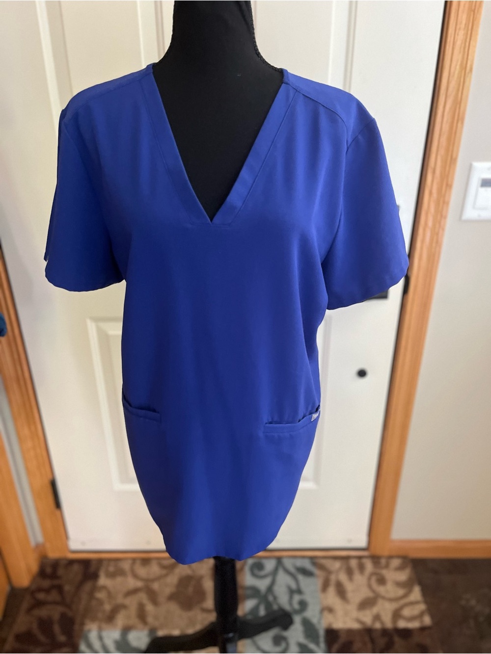 Women’s royal blue Figs technical pull over V neck scrub top. FW1100. Size XL